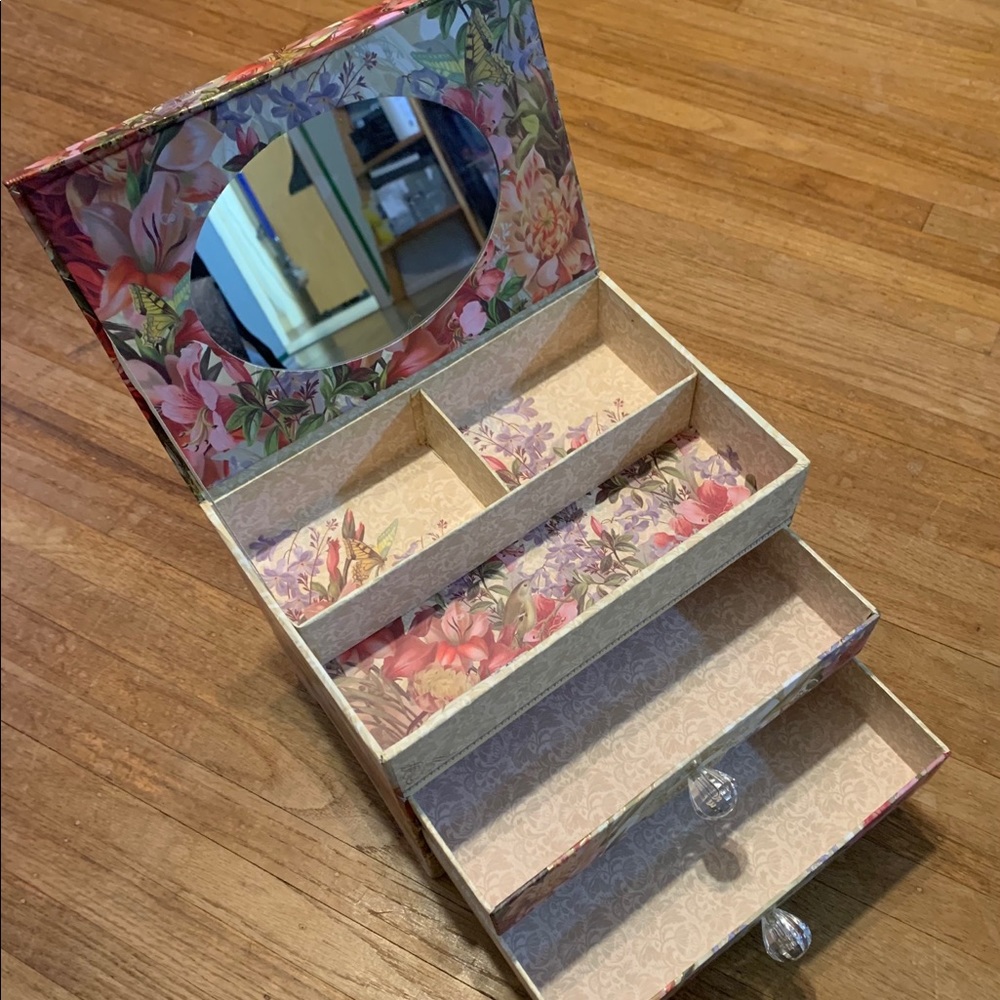 Punch Studio jewelry box / organizer